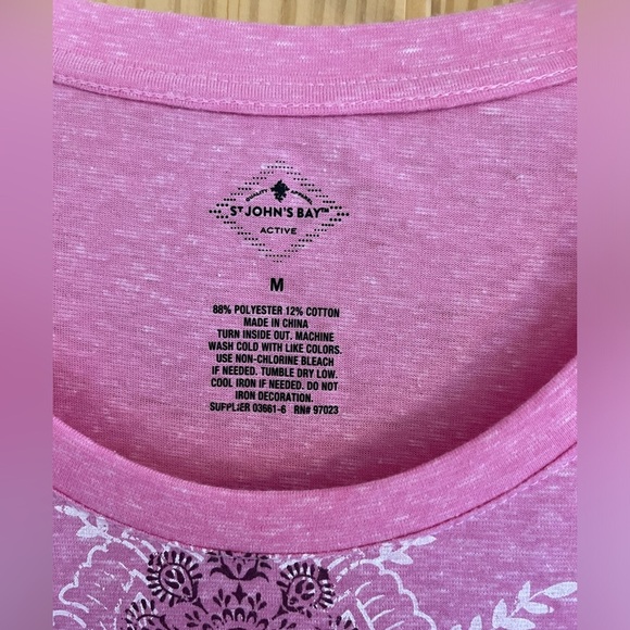 St. John’s Bay Pink and Purple flowered print short sleeve shirt Size Medium - Picture 5 of 5